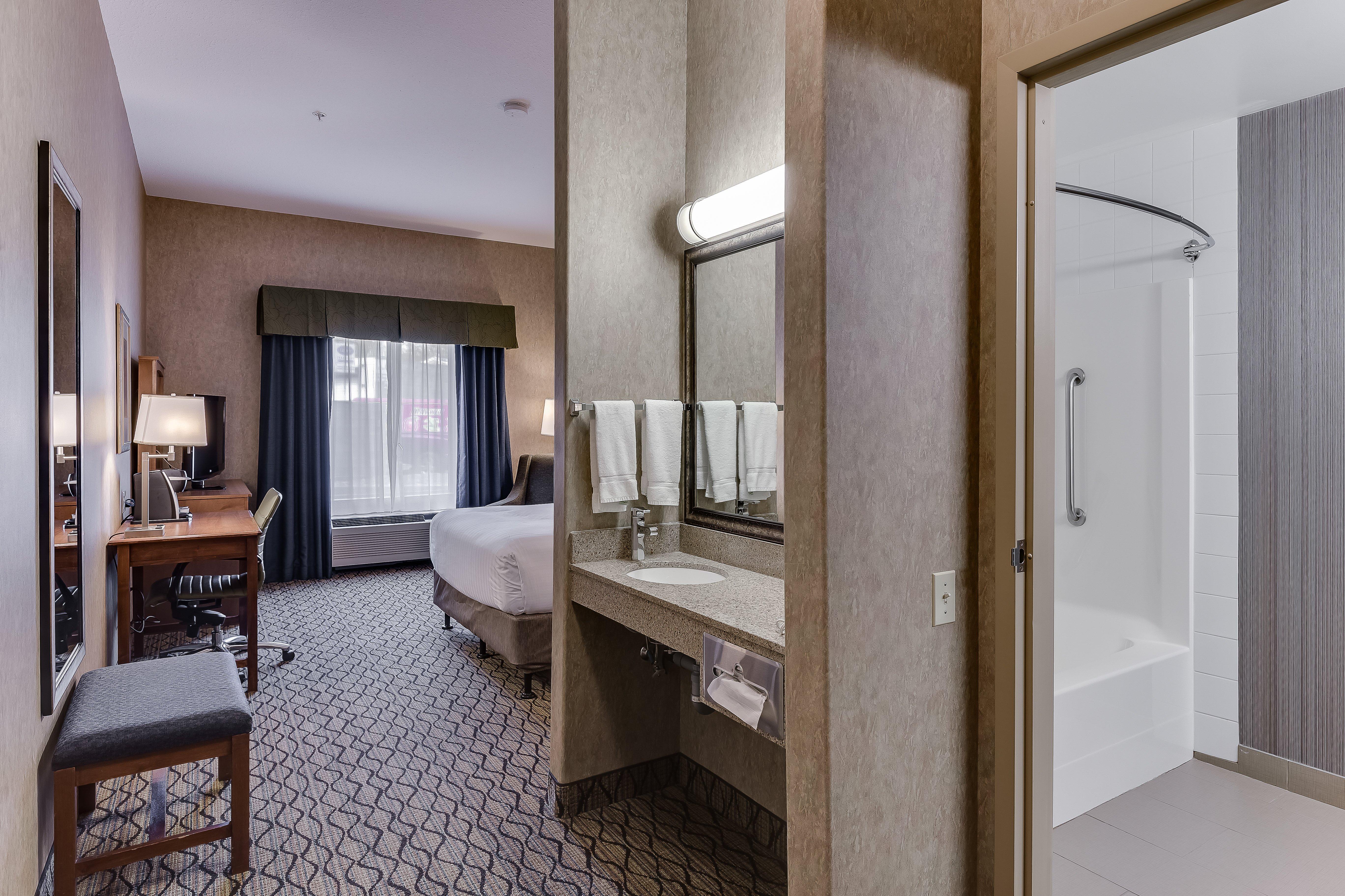 Express & By Ihg 2*