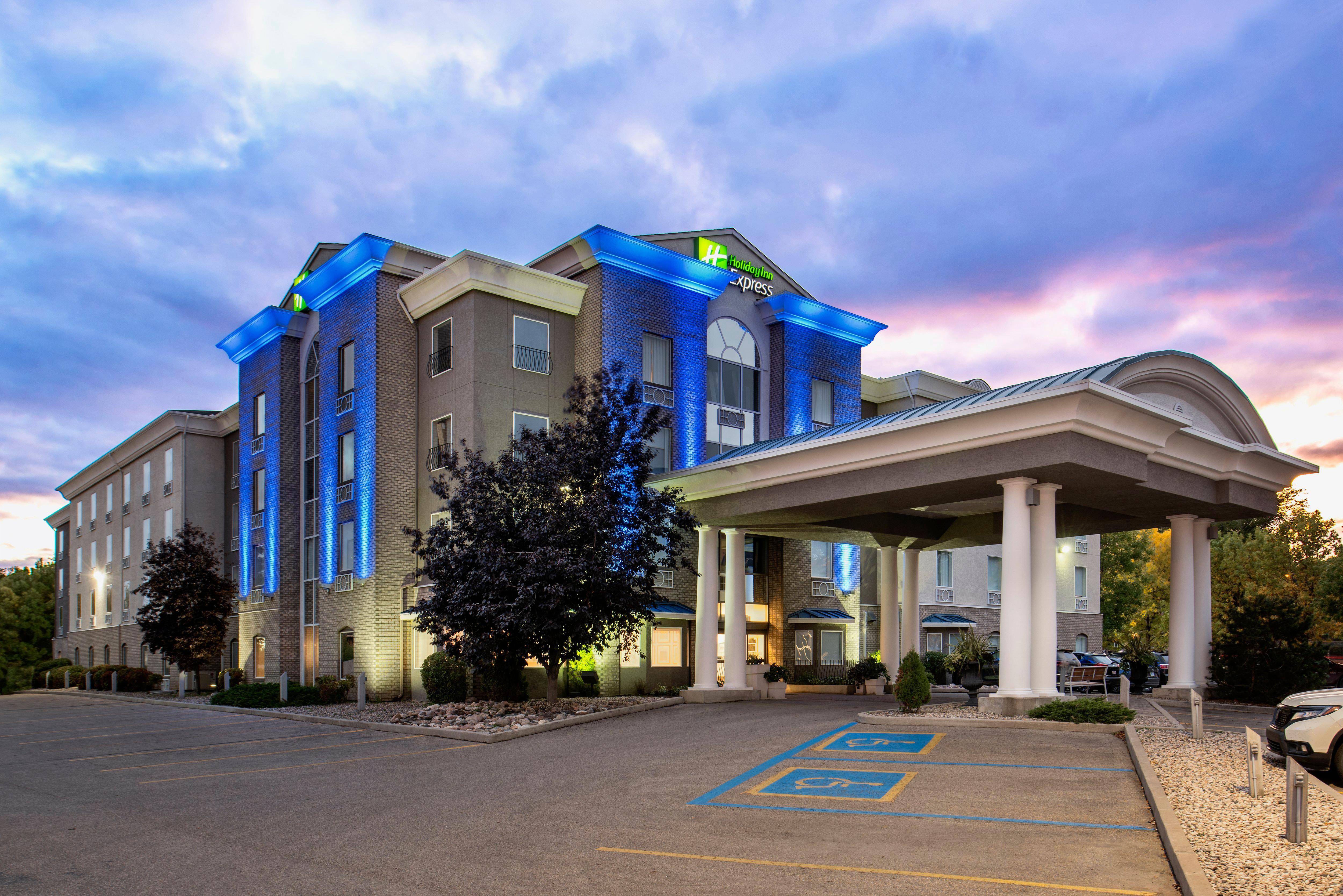 Express & By Ihg 2*