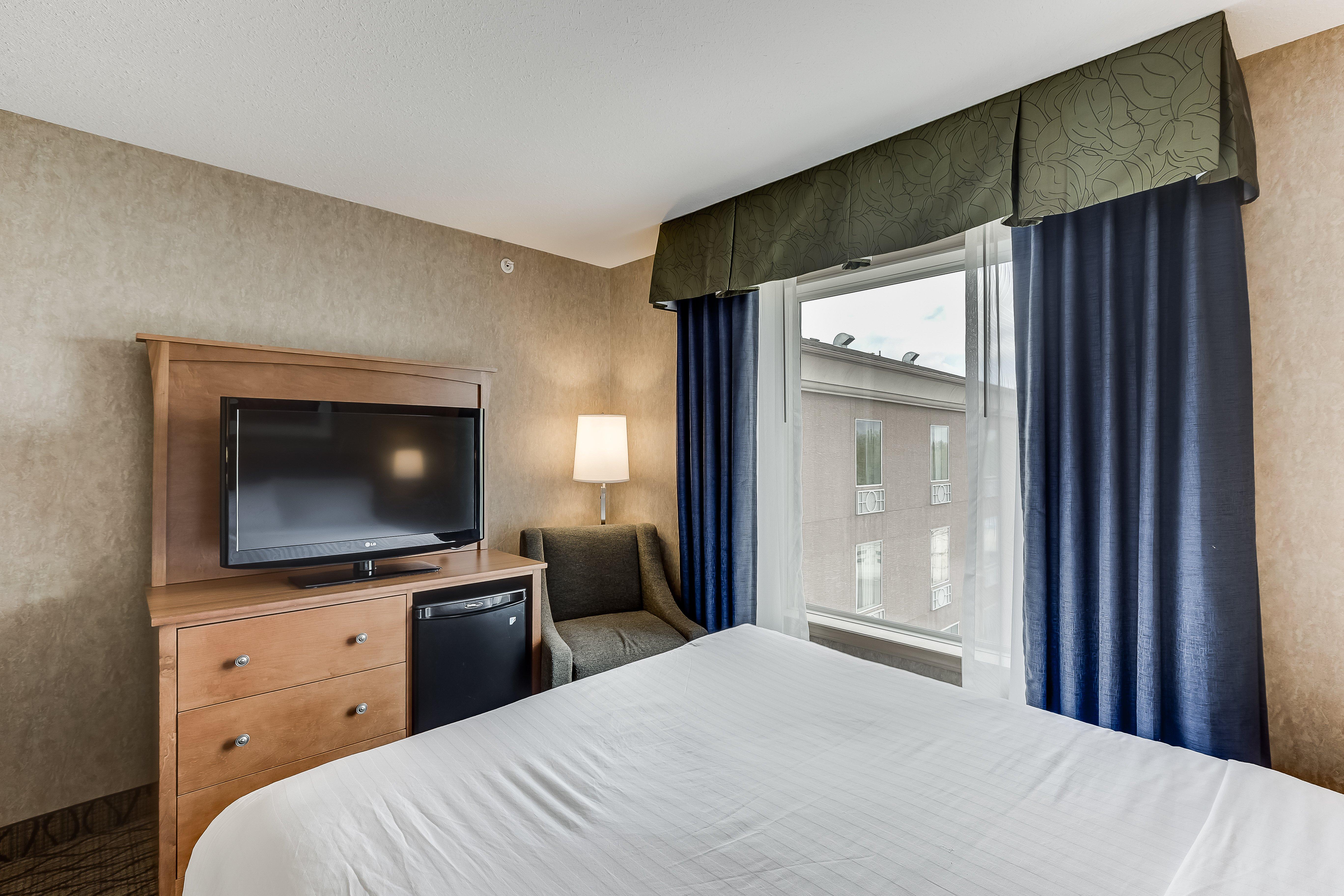 Express & By Ihg 2*