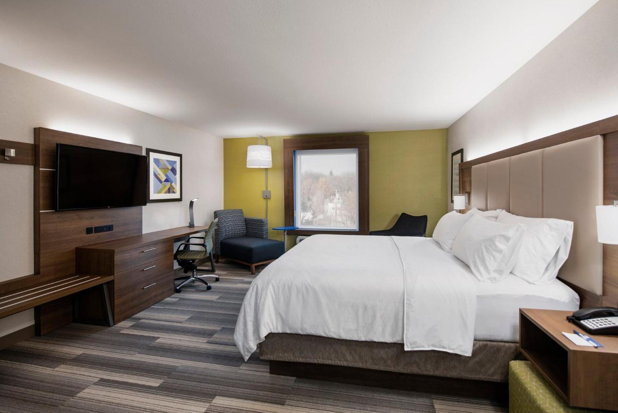 Express & By Ihg